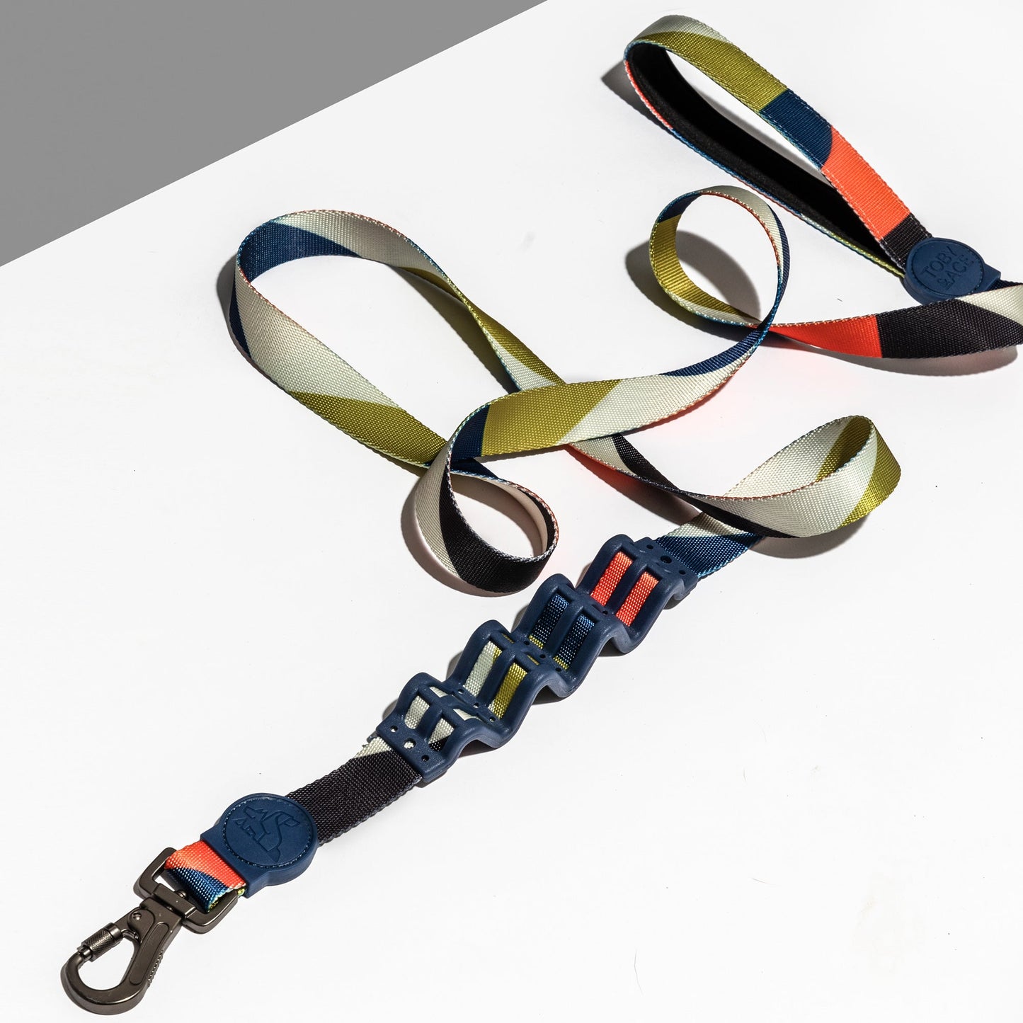 The ZigZag™ Durable Shock Absorbing Leash